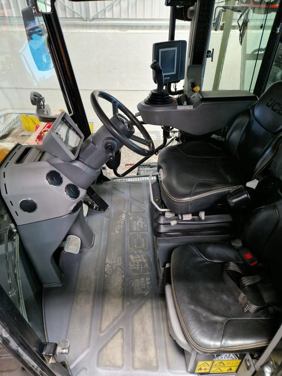 JCB FASTRAC 8330 - 2020
