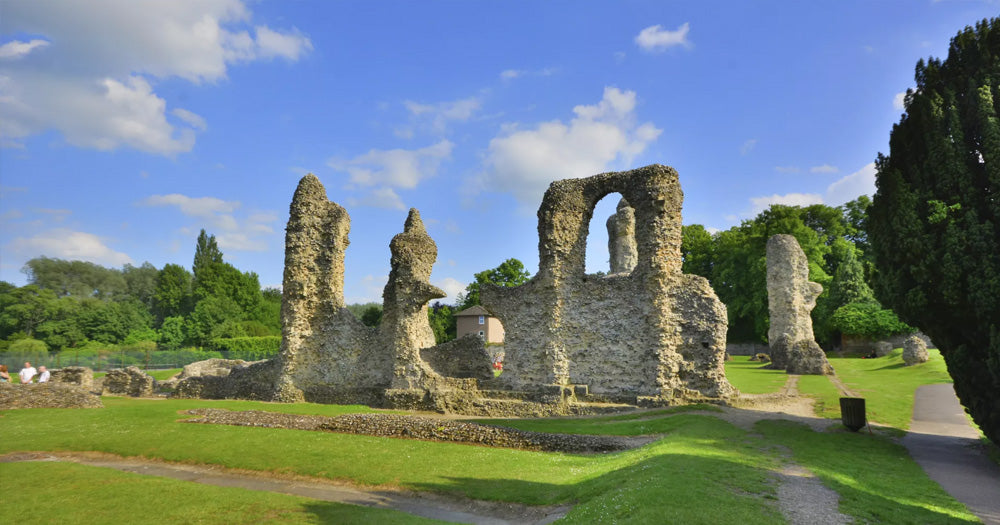 Founded in 1020, the Abbey of St Edmund in Bury St Edmunds was one of medieval England’s wealthiest and most powerful Benedictine monasteries. It was a major pilgrimage site housing the relics of martyred King Edmund. Today, its extensive ruins, including the 14th-century Abbey Gate and Norman Tower, lie within the Abbey Gardens