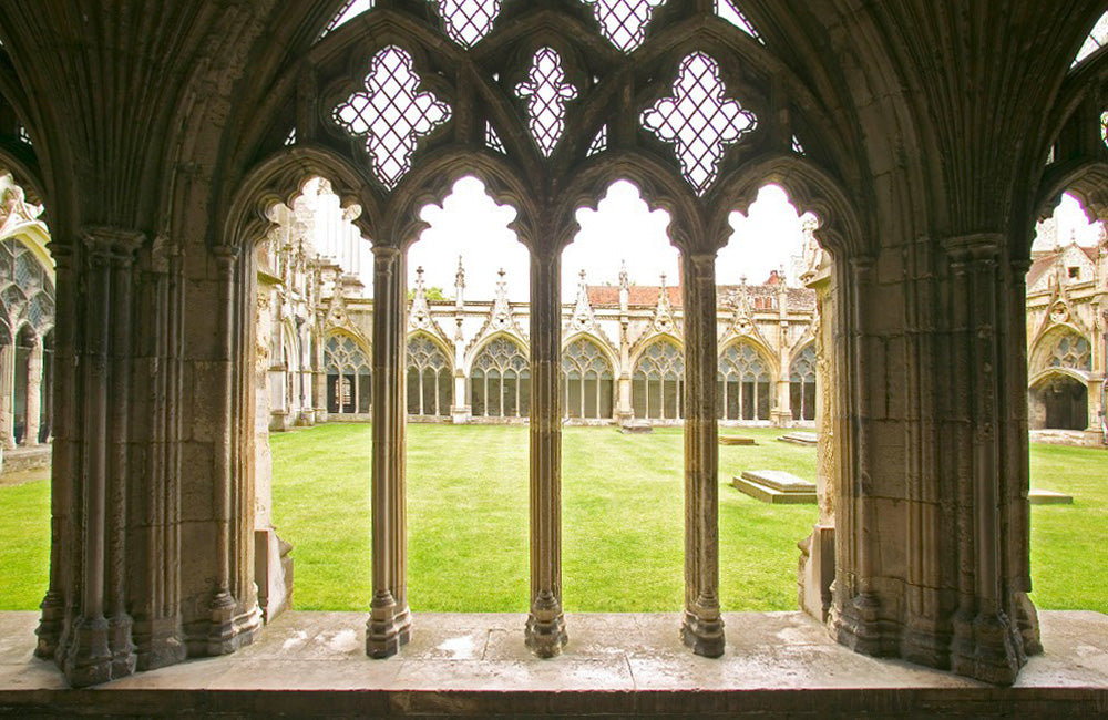 The Great Cloister garden at Canterbury Cathedral, often referred to within its central cloister area, is a serene, open green space surrounded by a covered Gothic walkway. Historically, this area and its surroundings featured monastic herb gardens, fruit trees, and water systems. It offers a quiet, contemplative space adjacent to the main cathedral buildings.