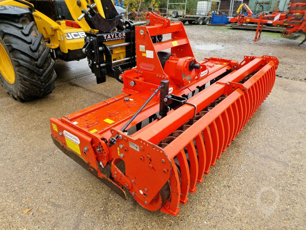 MASCHIO TERREMOTO 300