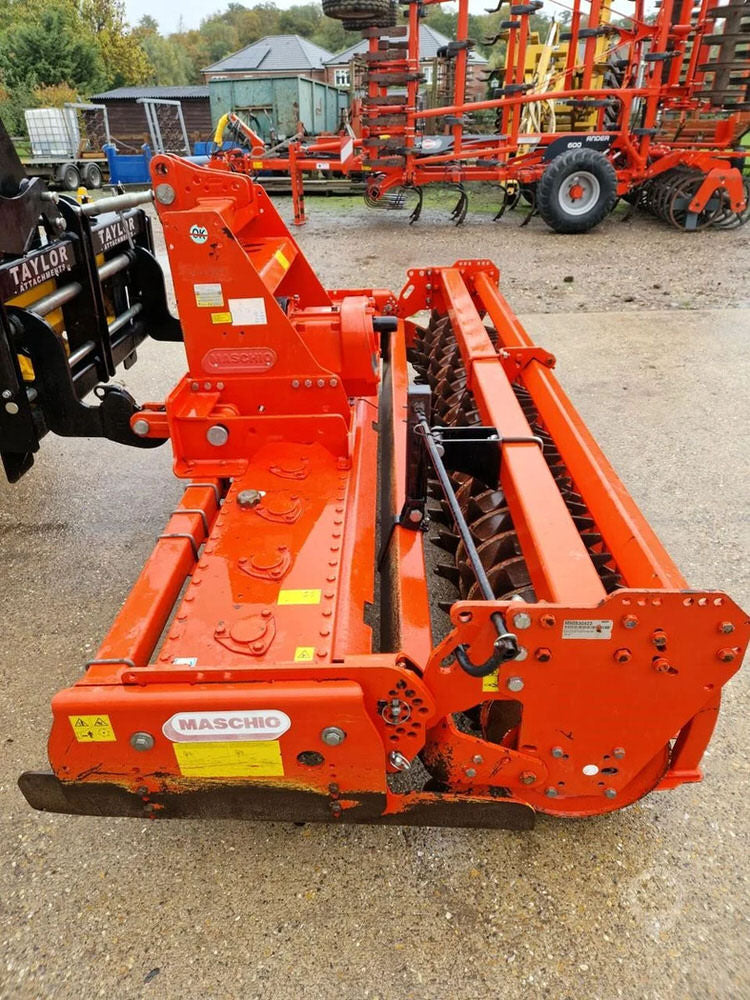 MASCHIO TERREMOTO 300